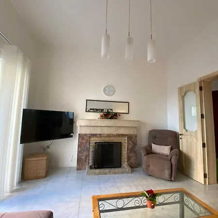 Ubytování v soukromí Spacious With 2 Single Beds Shared Bathroom, St Julians Saint Julian's