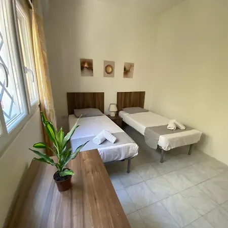 Ubytování v soukromí Spacious With 2 Single Beds Shared Bathroom, St Julians Saint Julian's