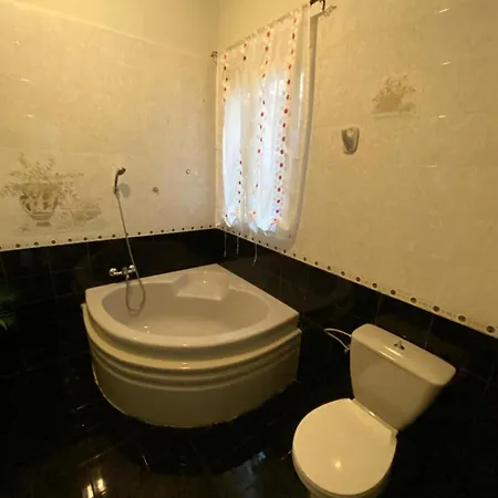 Spacious With 2 Single Beds Shared Bathroom, St Julians בית אירוח