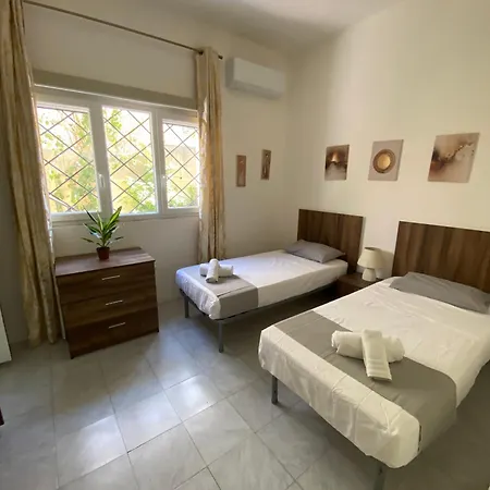 Spacious With 2 Single Beds Shared Bathroom, St Julians בית אירוח *